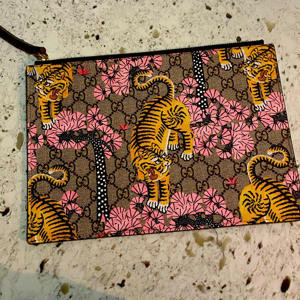 Gucci Bengal tiger clutch